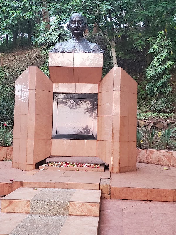 Mahatma Gandhi Monument – C5CW+GRM, Jinja, Uganda (photo 1)