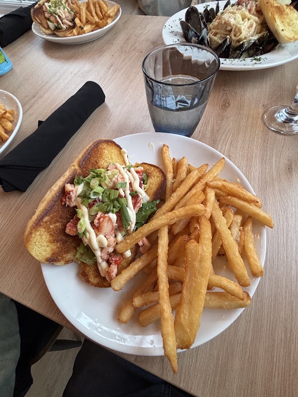 Main Street Restaurant- Baddeck – 525 Chebucto St, Baddeck, NS B0E 1B0, Canada (photo 3)