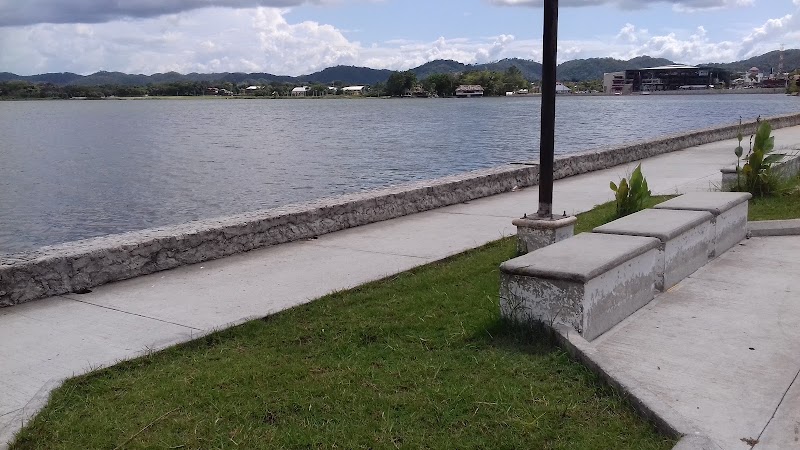 Malecón de l'île de Flores – San Miguel, Flores, Petén (photo 2)