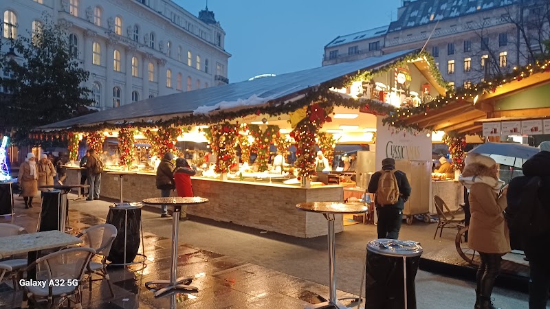 Marché de Noël de Vörösmarty tér – Vörösmarty tér, 1051 Budapest (photo 3)