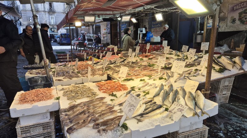 Marché de Porta Nolana – Via Sopramuro, 80139 Napoli NA, Italie (photo 2)