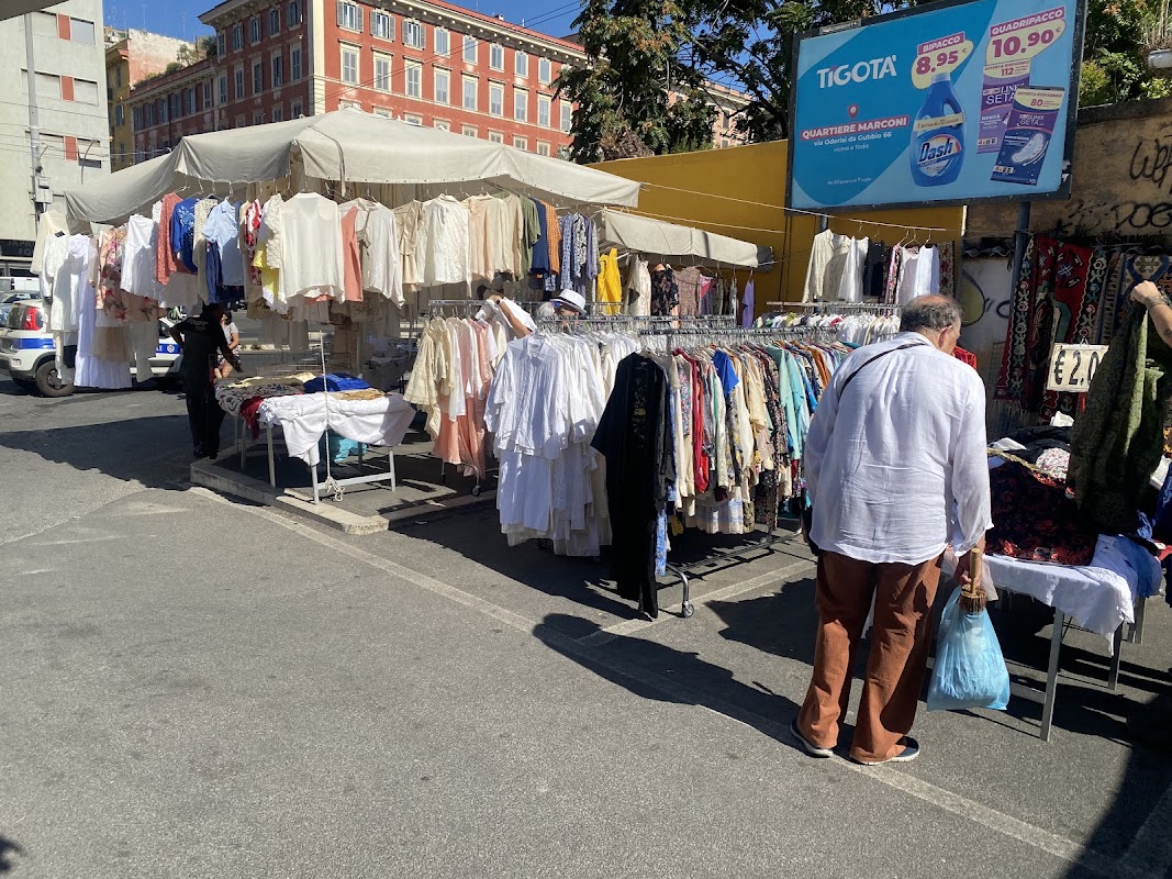Marché de Porta Portese – Piazza Porta Portese, 00153 Roma RM, Italie (photo 1)