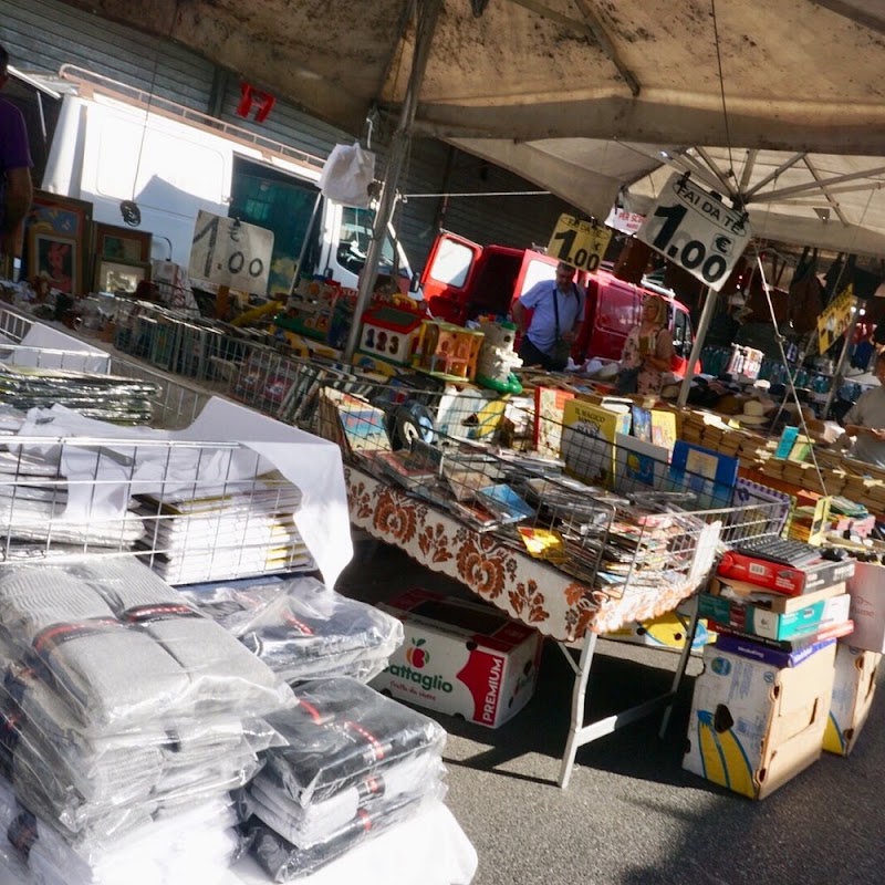 Marché de Porta Portese – Piazza Porta Portese, 00153 Roma RM, Italie (photo 2)