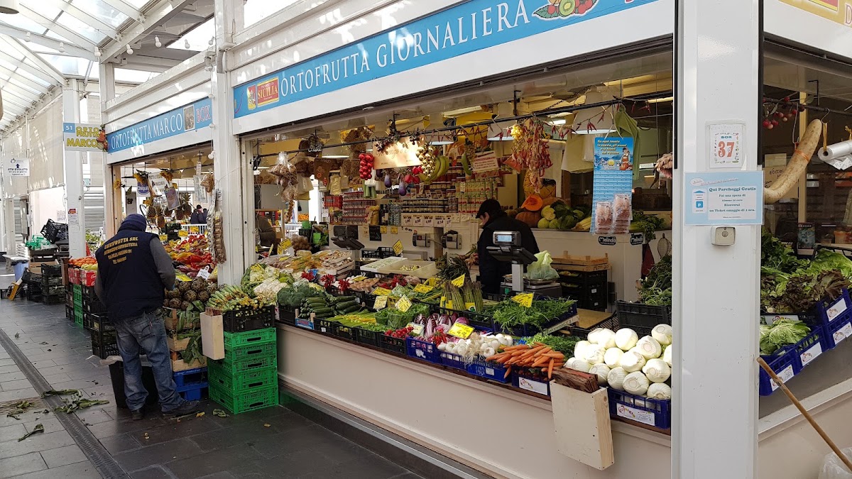 Marché de Testaccio – Via Beniamino Franklin, 00153 Roma RM, Italie (photo 1)