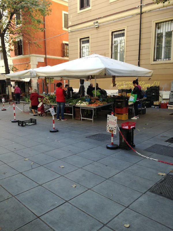 Marché du Pigneto – Via del Pigneto, 00176 Roma RM, Italie (photo 2)