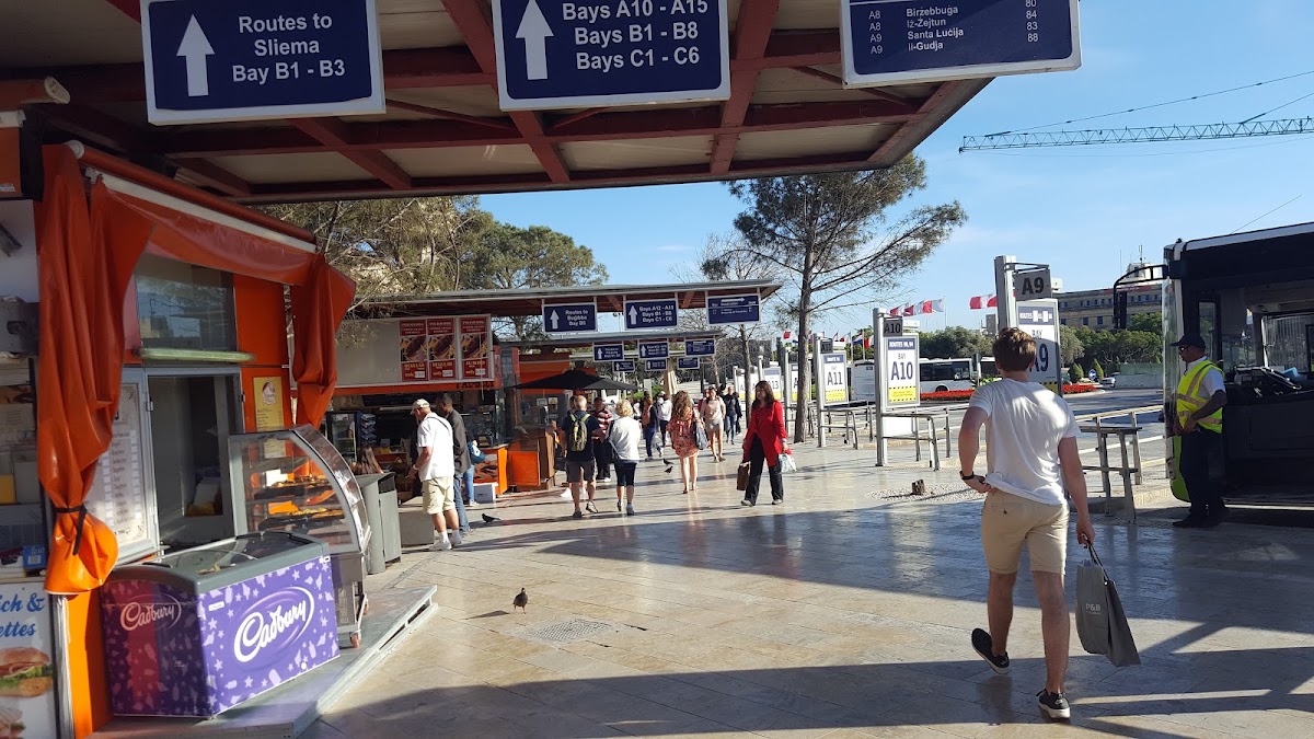 Marsaxlokk : marché aux poissons du dimanche et déjeuner sur le port – Xatt is-Sajjieda, Marsaxlokk, Malte (photo 1)
