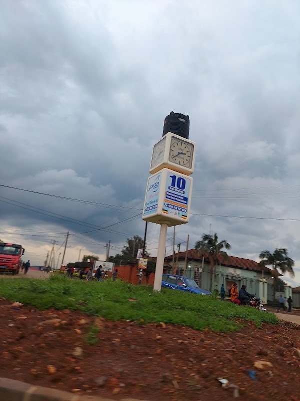 Monument Lugard – Lugard Monument, Fort Portal, Ouganda (photo 2)
