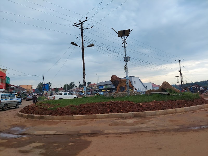Monument Lugard – Lugard Monument, Fort Portal, Ouganda (photo 3)