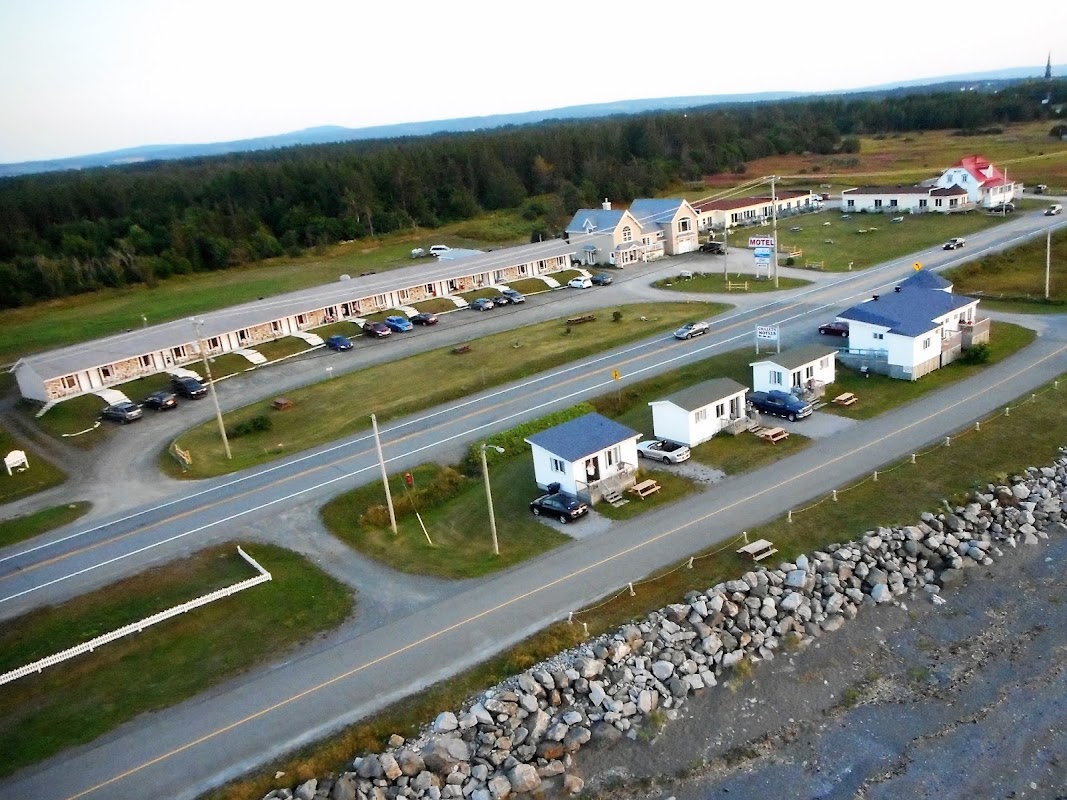 Motel de la mer – 1327 boulevard Sainte-Anne, Rimouski, QC, Canada (photo 1)