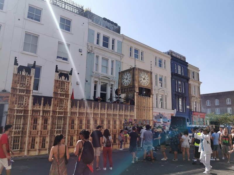 Notting Hill Carnival, la grande parade – Westbourne Park Station, Great Western Road, London W9 3NW, Royaume-Uni (photo 3)