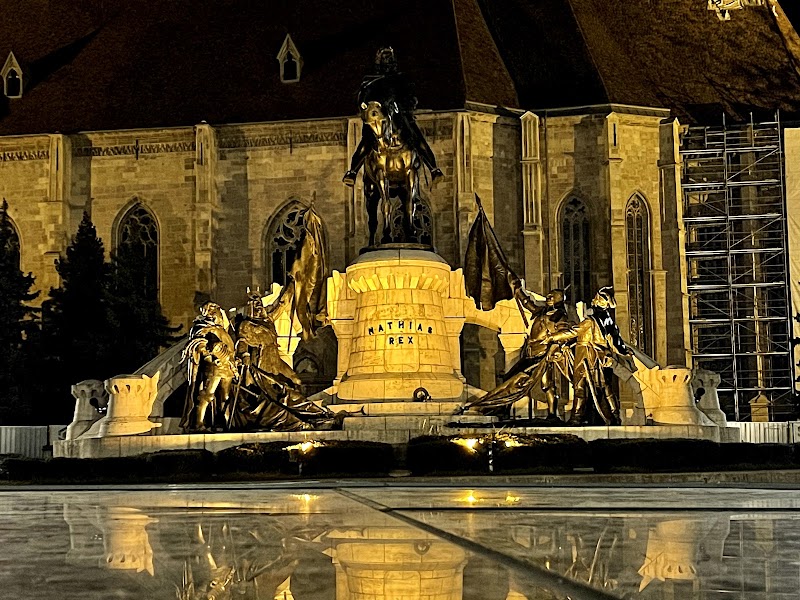 Piața Unirii et le monument Matthias Corvin – Piața Unirii, Cluj-Napoca, Romania (photo 3)