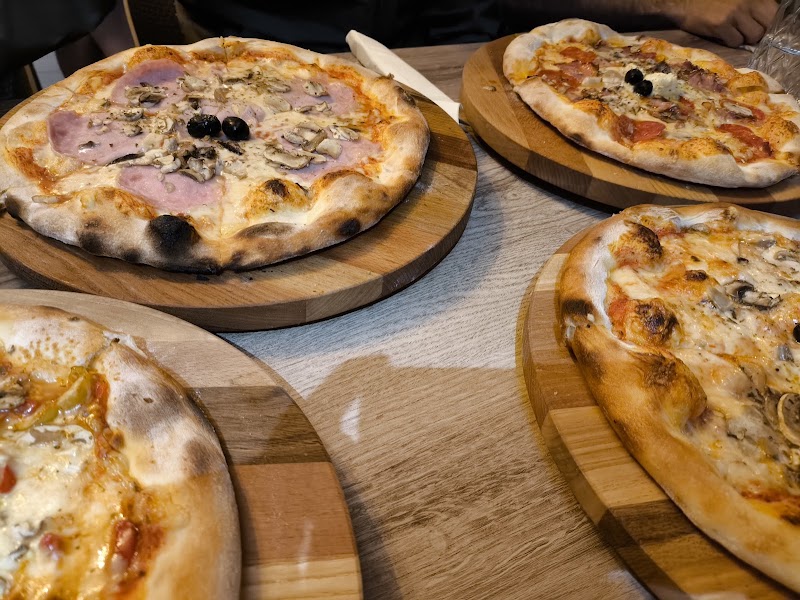 Pizza Di Monte – 41 Vuka Karadžića, Žabljak 84220, Monténégro (photo 3)
