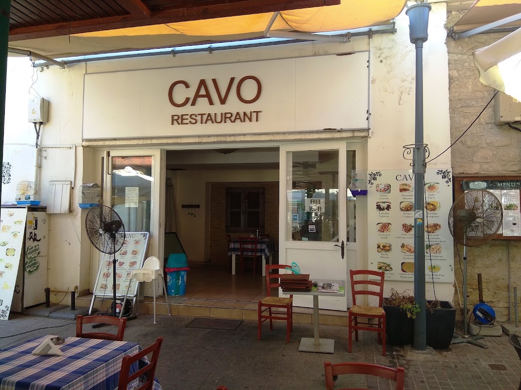 Place Saripolou et ses tavernes – Place Saripolou, Limassol (photo 1)