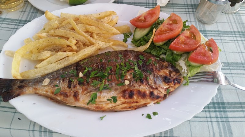Place Saripolou et ses tavernes – Place Saripolou, Limassol (photo 2)