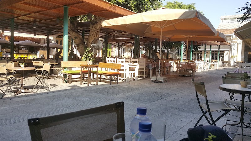 Place Saripolou et ses tavernes – Place Saripolou, Limassol (photo 3)