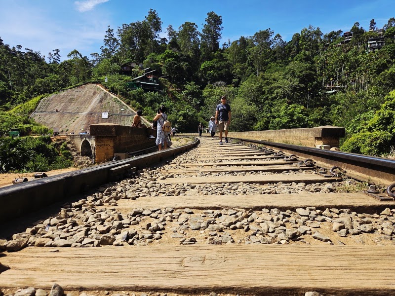 Pont aux neuf arches – Ambagollapathana, Ella, Sri Lanka (photo 2)