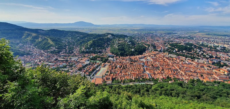 Promenade sous le mont Tâmpa – Aleea Tiberiu Brediceanu, Brașov, Romania (photo 2)