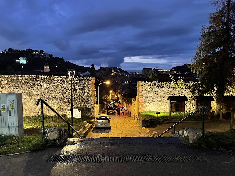 Promenade sous le mont Tâmpa – Aleea Tiberiu Brediceanu, Brașov, Romania (photo 3)