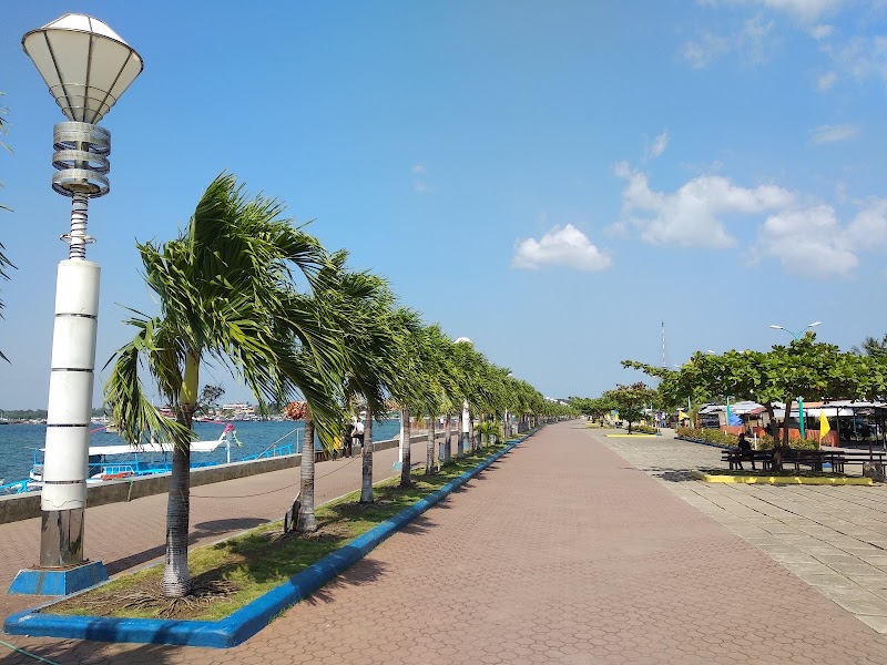 Puerto Princesa City Baywalk Park – Sandoval St, Puerto Princesa City, Palawan, Philippines (photo 2)