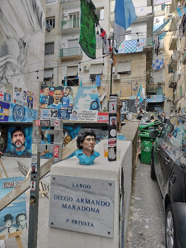 Quartieri Spagnoli et fresque de Maradona – Largo Maradona, 80134 Napoli NA, Italie (photo 1)