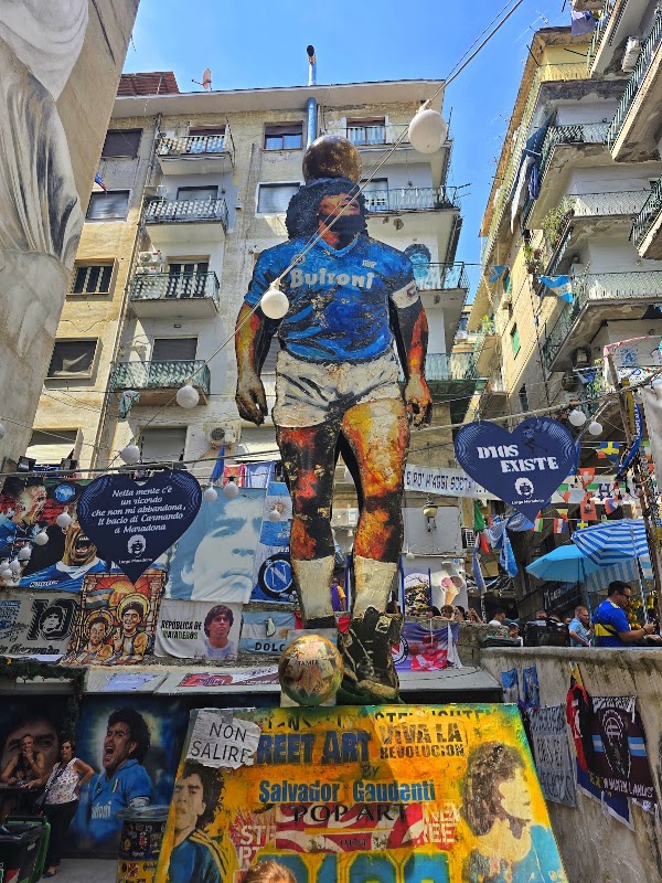 Quartieri Spagnoli et fresque de Maradona – Largo Maradona, 80134 Napoli NA, Italie (photo 2)