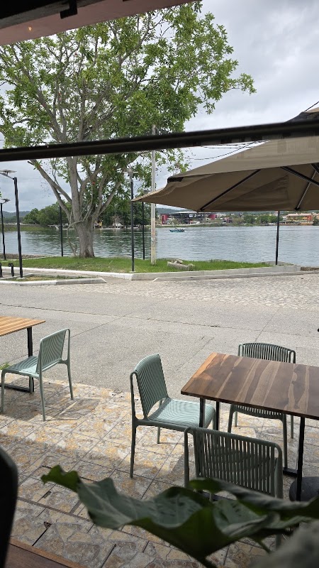 Restaurante Isla Bonita – Calle Playa Sur, San Miguel, Flores, Petén (photo 1)