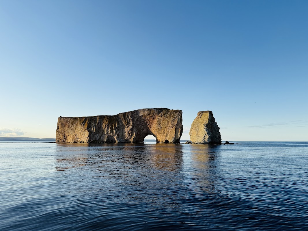 Rocher Percé depuis la grève – Rocher Percé, Percé, QC G0C 2L0, Canada (photo 1)