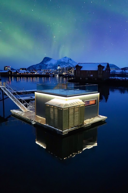 Sauna flottant de Svinøya – Svinøya, Svolvær, Norvège (photo 1)