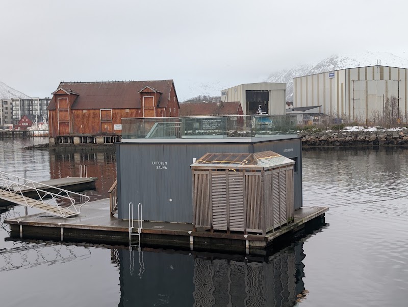 Sauna flottant de Svinøya – Svinøya, Svolvær, Norvège (photo 2)