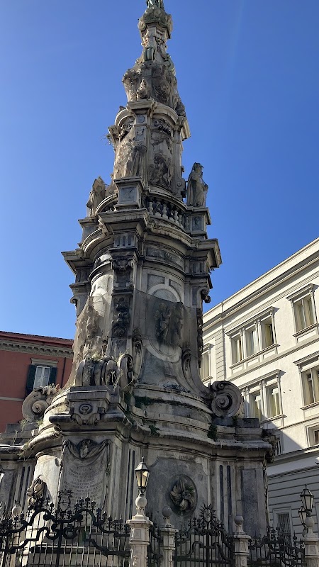 Spaccanapoli et le centre historique – Piazza del Gesù Nuovo, 80134 Napoli NA, Italie (photo 1)