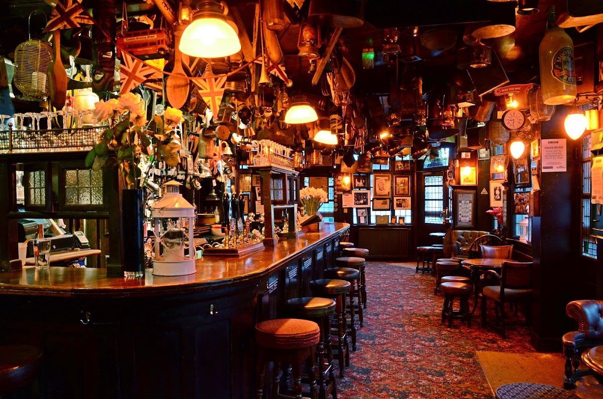 The Churchill Arms – 119 Kensington Church St, London W8 7LN, Royaume-Uni (photo 1)
