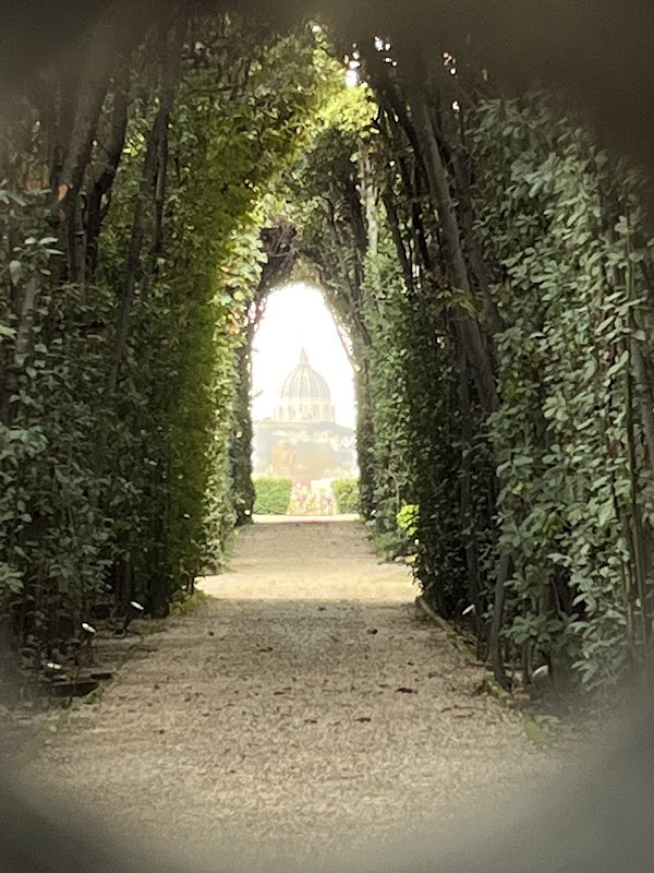 Trou de la serrure de l'Aventin – Piazza dei Cavalieri di Malta, 00153 Roma RM, Italie (photo 1)