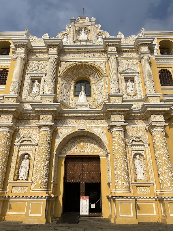 Vendredi saint avant l'aube : les alfombras et La Merced – 1a Calle Poniente, Antigua Guatemala, Guatemala (photo 1)