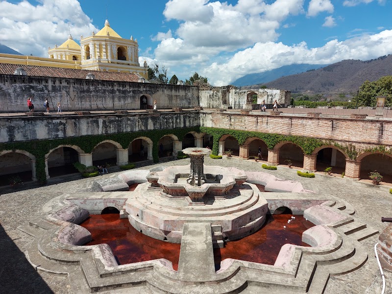 Vendredi saint avant l'aube : les alfombras et La Merced – 1a Calle Poniente, Antigua Guatemala, Guatemala (photo 2)