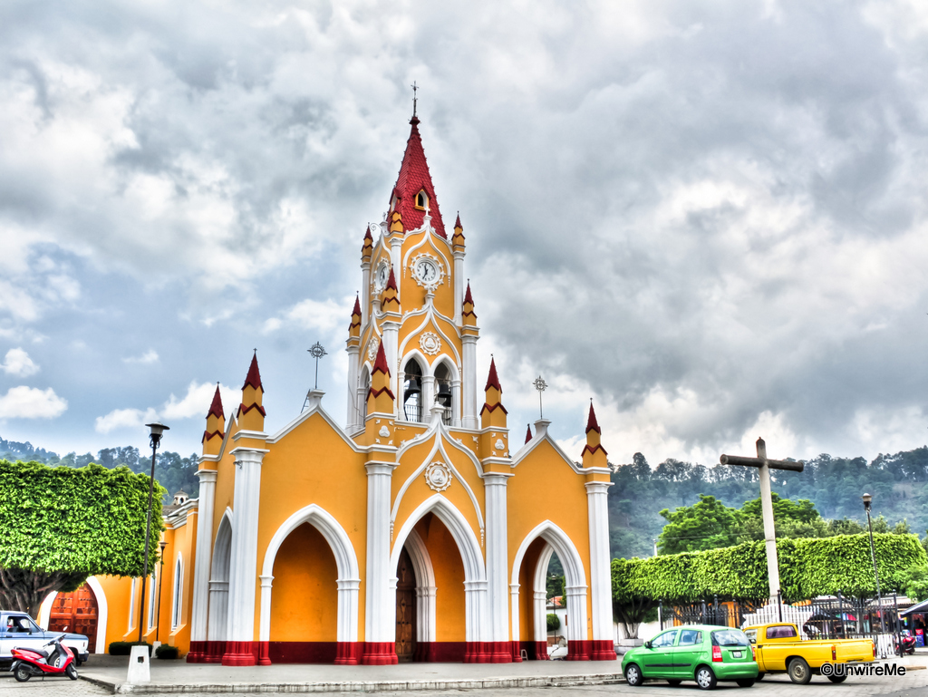 Vendredi saint : le Señor Sepultado de San Felipe – Santuario de San Felipe de Jesús, Antigua Guatemala, Guatemala (photo 1)