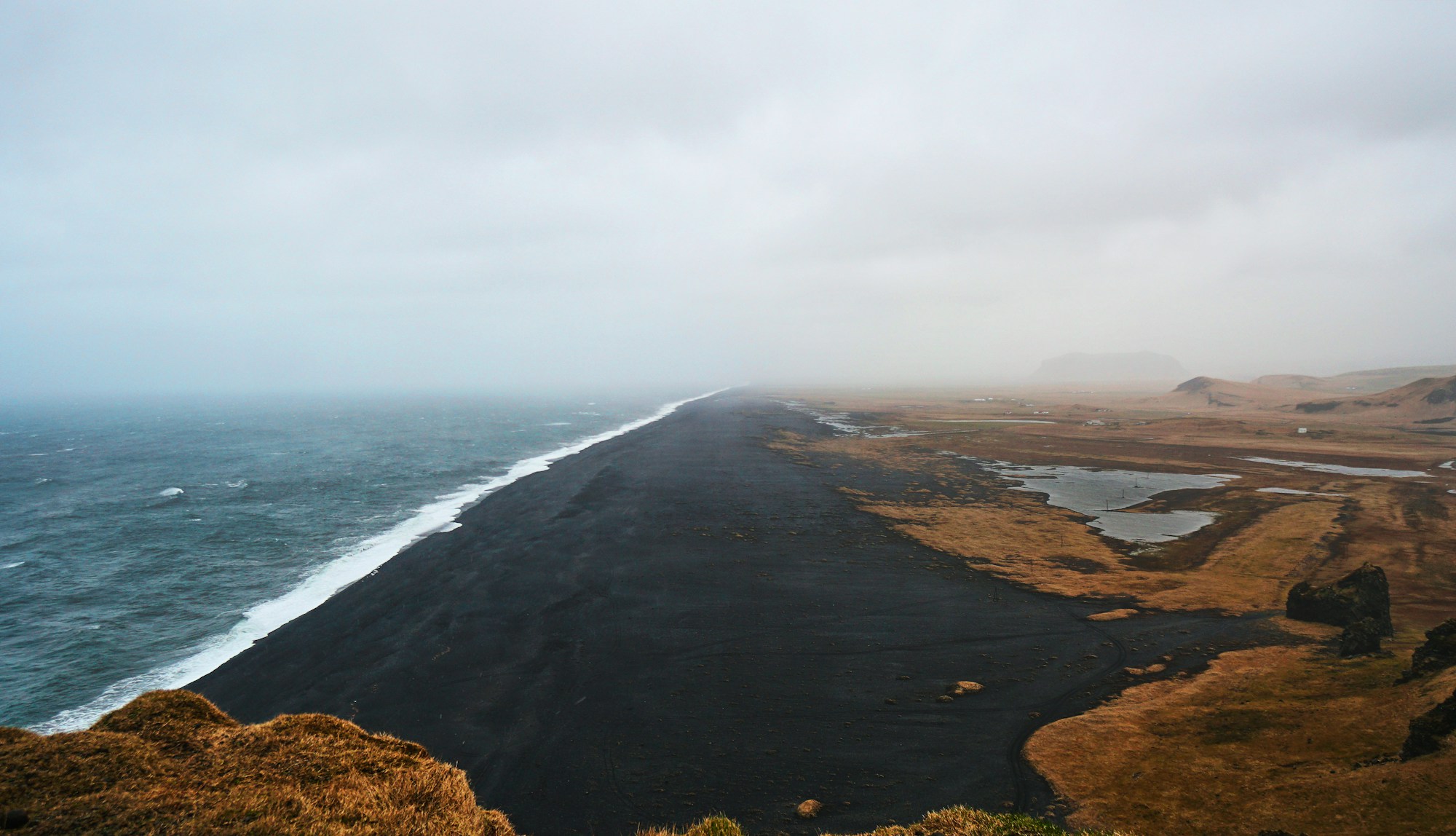 Extensión de arena negra volcánica típica del sur de Islandia