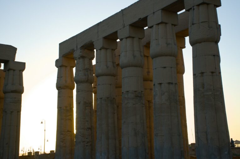Éclipse solaire 2027 à Louxor : croisière, temples et 12 expériences