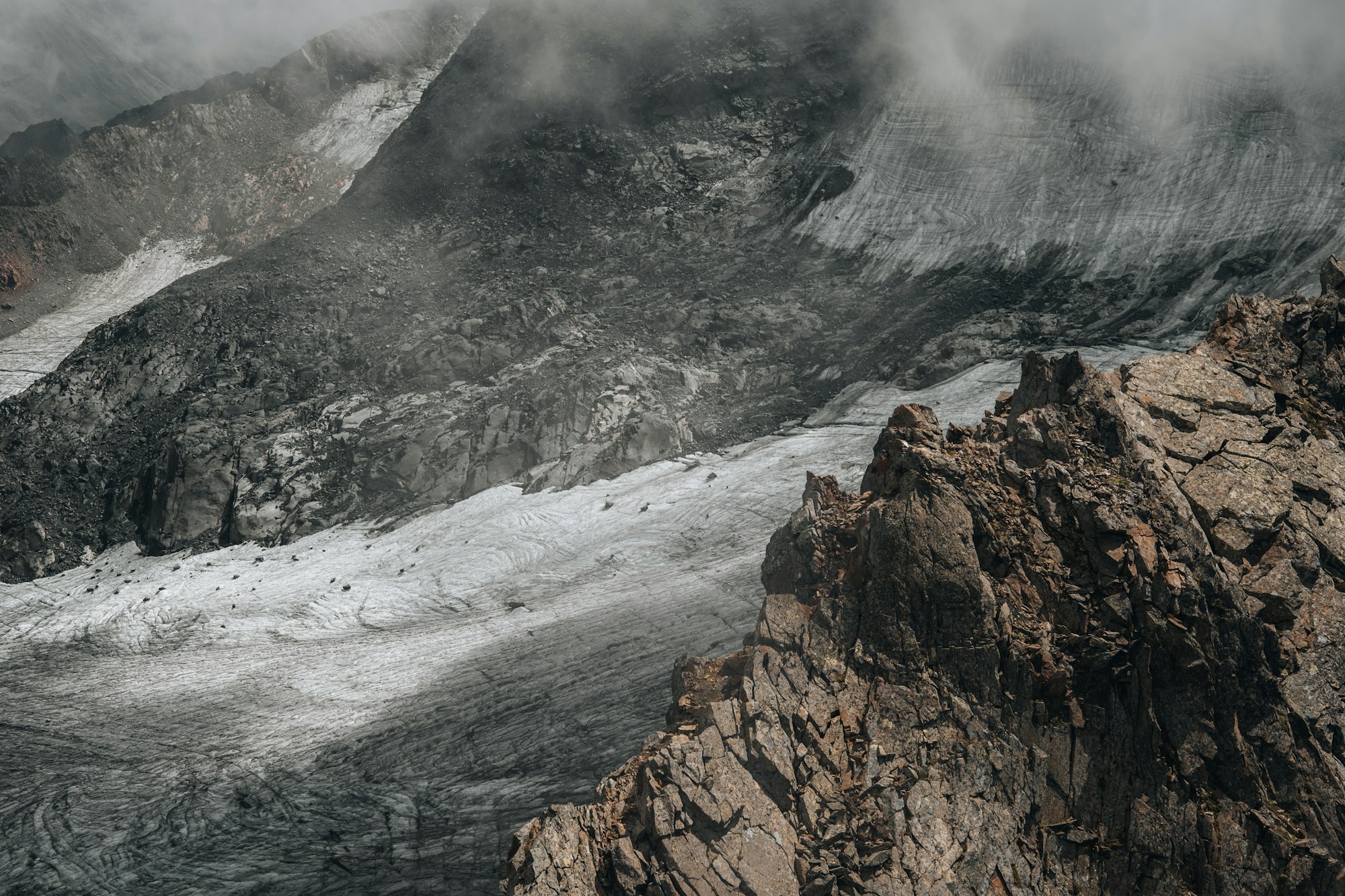 Glacier et relief de haute montagne dans le Tyrol autrichien