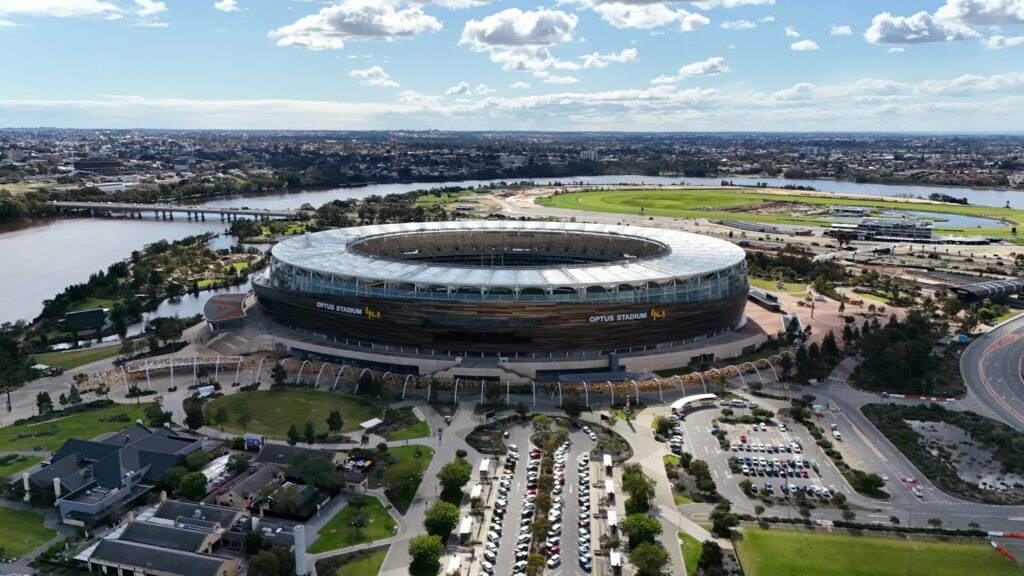 Optus Stadium et le fleuve Swan à Perth, Australie