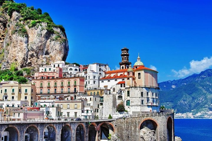 Privileged view of the Amalfi Coast during a private excursion from Naples