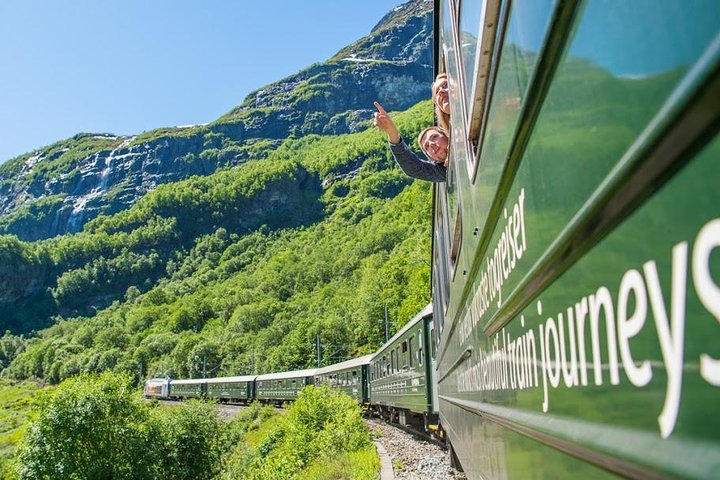 Rekonstruiertes Wikingerdorf Njardarheimr in Norwegen, Station eines Tagesausflugs mit Fjord und Flåmbahn