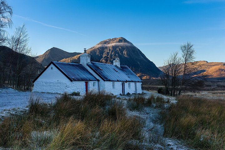 Route sinueuse dans les Highlands écossais lors d'une visite privée