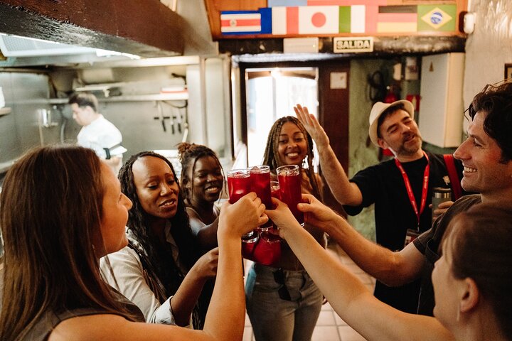 Barra de un bar de tapas tradicional del centro de Madrid