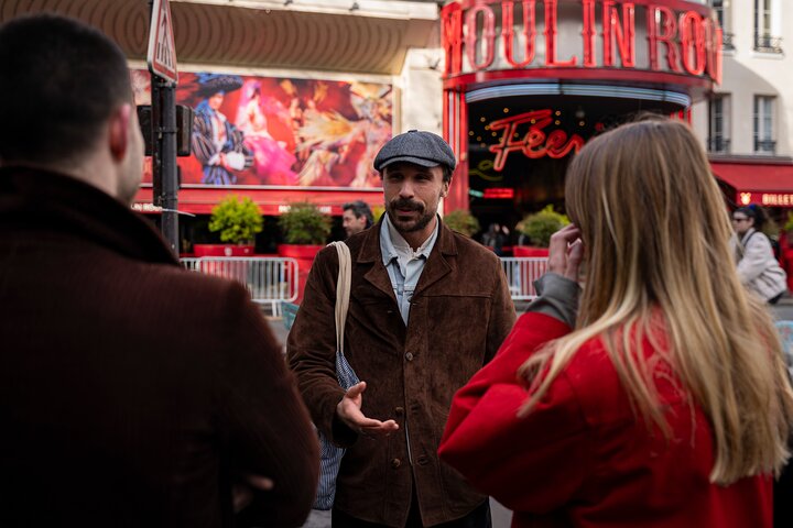 Pâtisseries françaises servies pendant une visite guidée de Montmartre