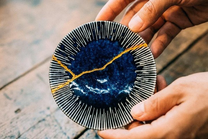 Taller de kintsugi: reparación de cerámica con polvo de oro en Kioto