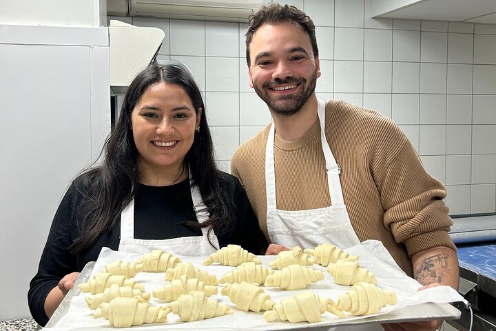 Atelier de pâtisserie dans une boulangerie parisienne