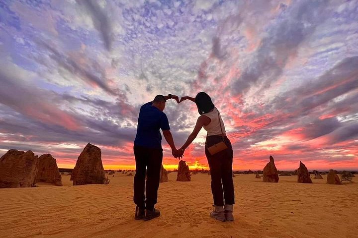 Tramonto e osservazione delle stelle nel deserto dei Pinnacles