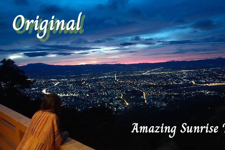 Panorama sur les lumières de Chiang Mai depuis le temple de Doi Suthep au lever du jour