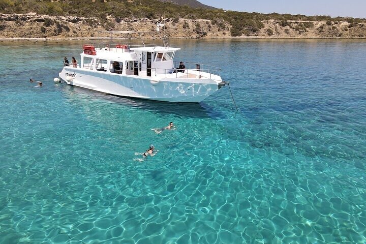 Croisière au Blue Lagoon au départ du port de Latchi (photo 1)