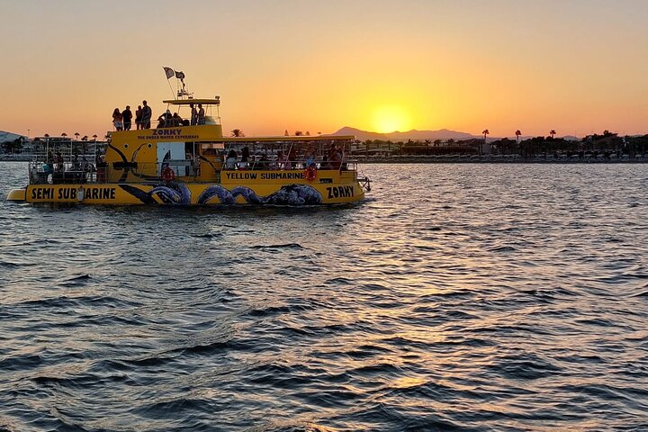 Croisière au coucher du soleil dans la baie de Larnaca (photo 2)